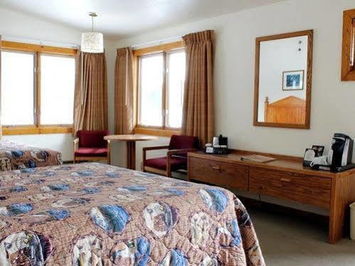 Old Faithful Snow Lodge Экстерьер фото